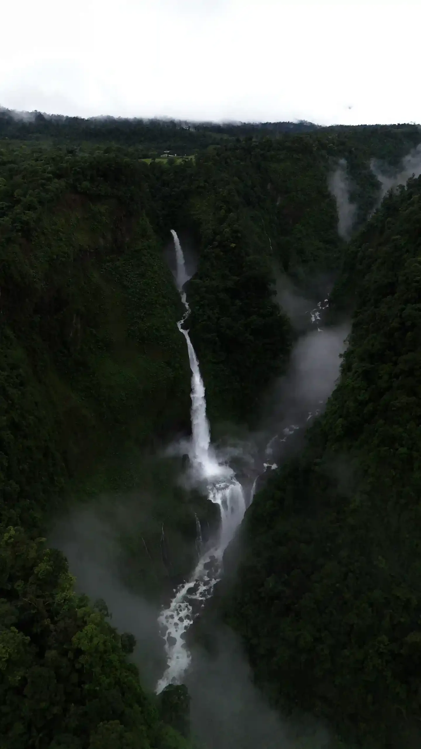 Waterfall in Bajos del Toro, Alajuela, Costa Rica, on a guided tour with Ecotours Toro Amarillo 360